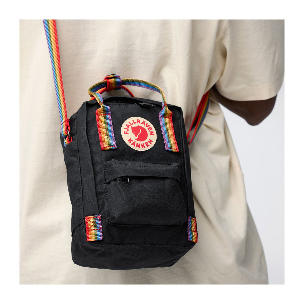 Kånken Rainbow Sling, Black rainbow pattern