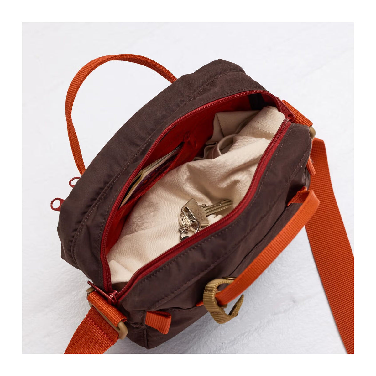 Kånken Koncept Crossbody, Black Oak-Rowan Red