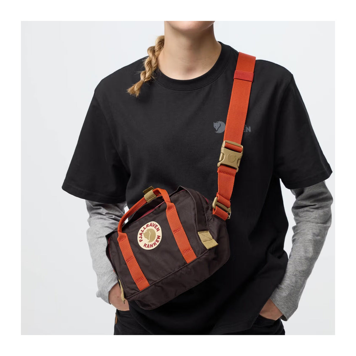 Kånken Koncept Crossbody, Black Oak-Rowan Red